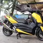 Yamaha XMax dengan knalpot Akrapovic