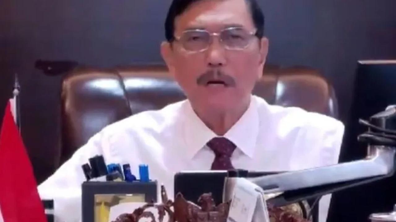 "Saya tidak akan pernah mundur dari (kabinet) Pak Jokowi. Saya akan tetap loyal pada Pak Jokowi, sampai akhir mungkin dia sudah tidak membutuhkan saya," tegasnya.&nbsp;<br>