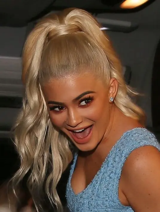 "Dia merasa menjadi seorang ibu adalah tujuan hidupnya dan tak pernah ia merasa sangat bahagia," ujar seorang sumber. (Daily Mirror)