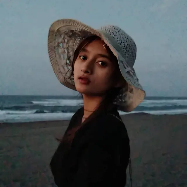 Disebut Mirip Megan Domani Sampai Reemar, Ini 6 Potret Dina Wanita Viral di TikTok