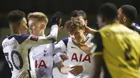Pemain Tottenham Hotspur merayakan gol yang dicetak Alfie Devine ke gawang Marine pada putaran ketiga Piala FA 2020/2021. (Martin Rickett/Pool via AP)