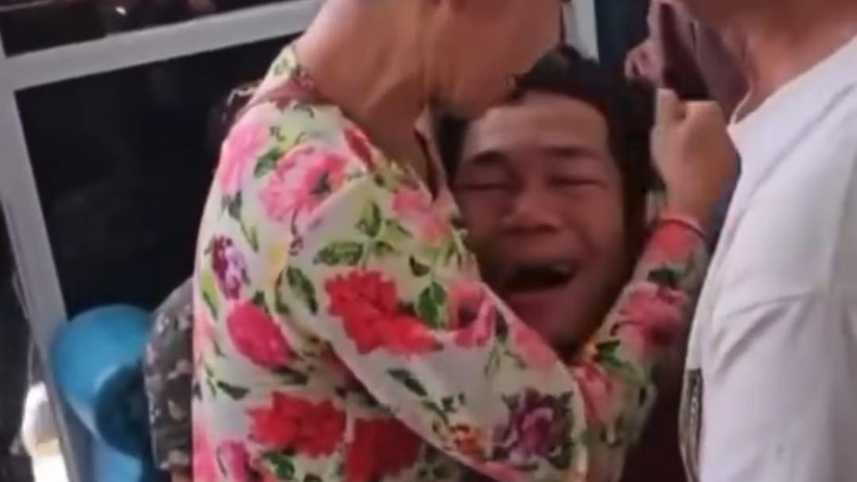 Agus Buntung Jadi Tahanan Lapas, Tangis Pecah dan Berlutut Tolak Penahanan