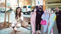 6 Potret Nisya Ahmad dan Syahnaz Liburan di Barcelona, Fesyen Pakaian Tebal Curi Perhatian (Sumber:Instagram/nissyaa)