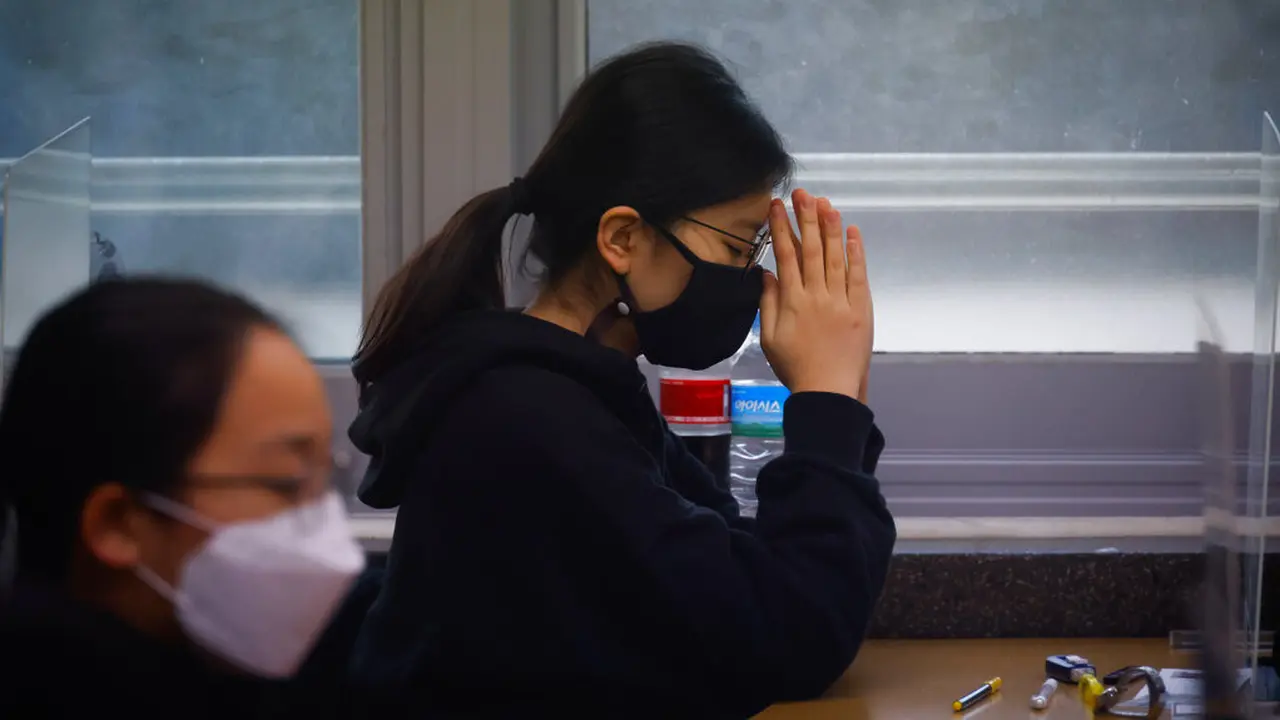 FOTO: Siswa Korea Selatan Ikuti Ujian Masuk Perguruan Tinggi