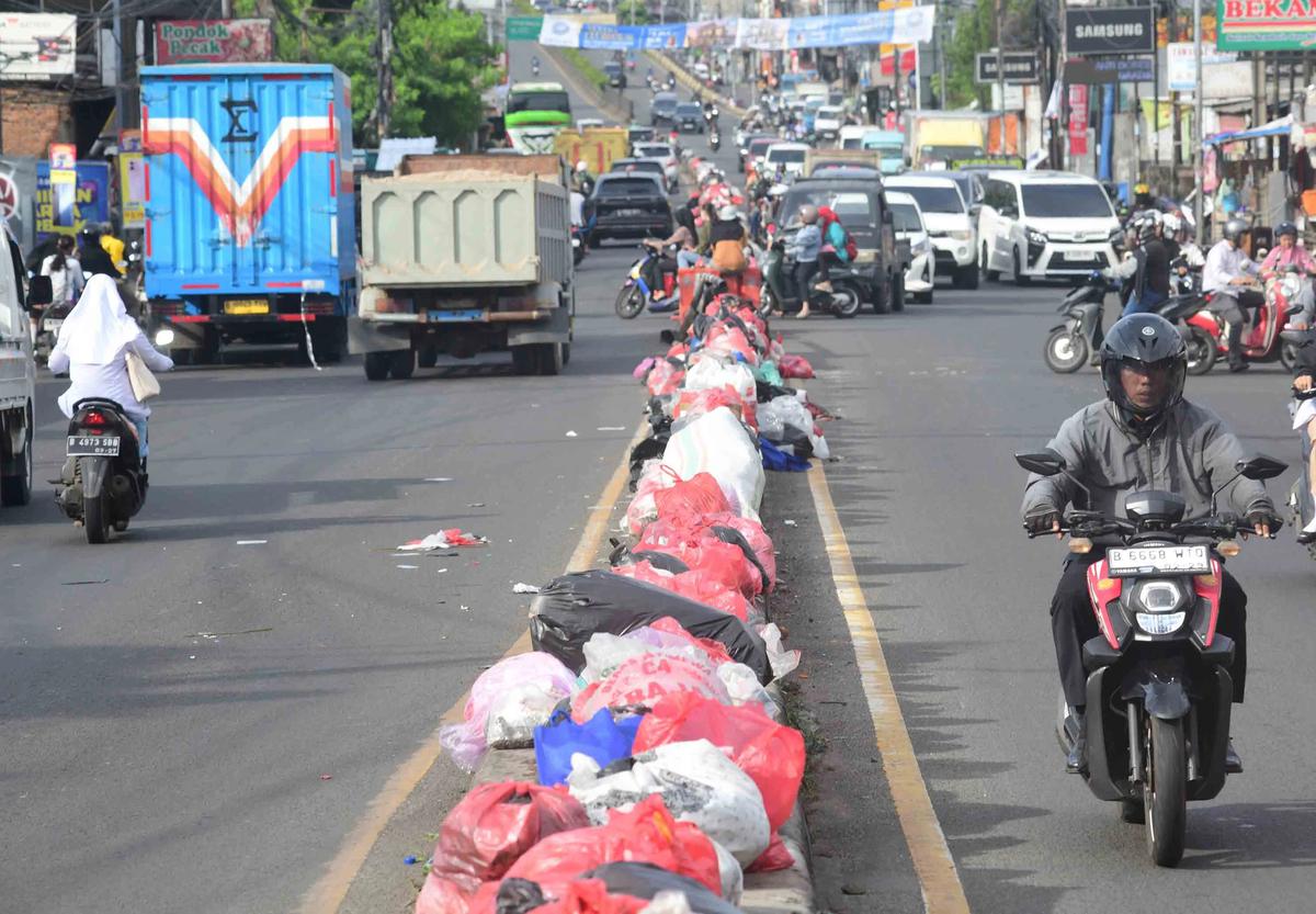 FOTO: Krisis Sampah Masih Terjadi di Tangerang Selatan