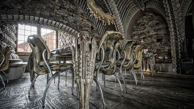 H.R. Giger Bar, Swiss