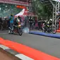 Para peserta balap drag race di Tangerang saat melaju motor di lintasan (istimewa)