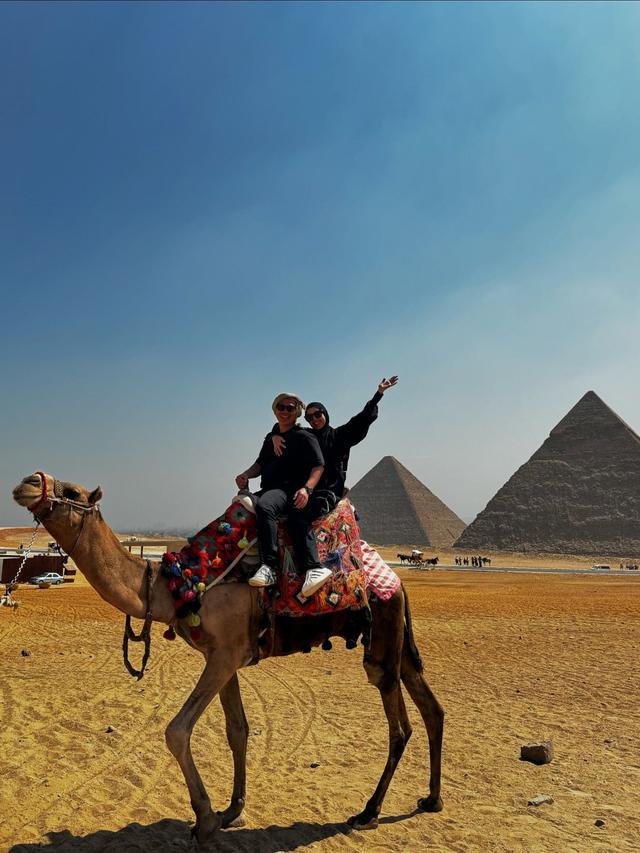 7 Potret Ratna Galih Liburan Ke Mesir Bareng Suami, Sambil Belajar Sejarah