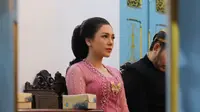 Potret Celine Evangelista di Pengukuhan Gelar Keraton (Sumber: Instagram/celine_evangelista)
