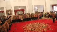 Dilantik Pakai Batik, Ini Komentar Menko Perekonomian Baru