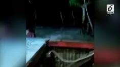Jumlah korban tewas tsunami di Banten terus bertambah. Hingga kini dilaporkan puluhan jiwa tewas setelah tsuami terjadi.