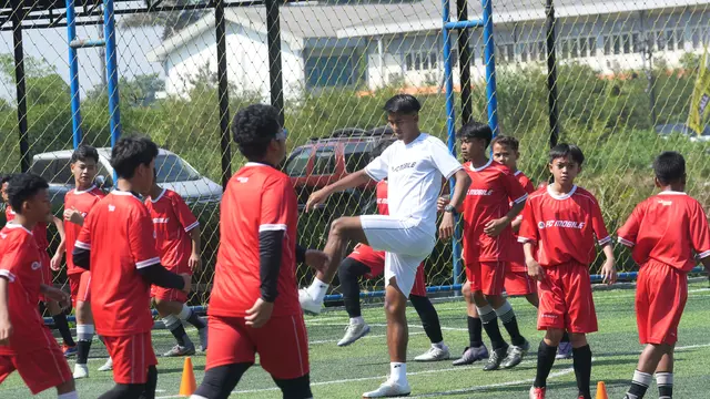 Dua Pemain Timnas Ramaikan EA Sports Coaching Clinic “The World’s Game” di Bandung