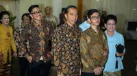 Presiden Jokowi bersama keluarga tiba di kediaman calon mempelai wanita, Selvi Ananda, di Jalan Kutai, Sumber, Solo, Jawa Tengah, Selasa (9/6/2015) malam. (Liputan6.com/Faizal Fanani)