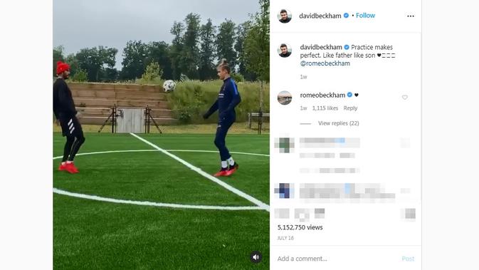 David dan Romeo Beckham saat bermain bola bersama. (dok. Instagram/davidbeckham/https://www.instagram.com/p/CCtUNV4hRSh/?hl=en