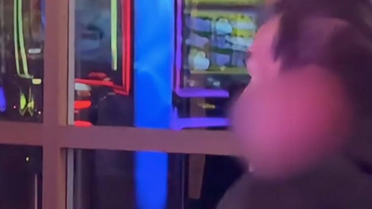 WNI Jadi Saksi Pria Kalah Judi Rp2,9 M di Las Vegas Sampai Ditinggalkan Istri, Tatapannya Kosong Langsung Diusir Sekuriti