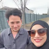 Cindy Fatikasari dan keluarga di Kanada (Instagram/cindyfatikasari18)