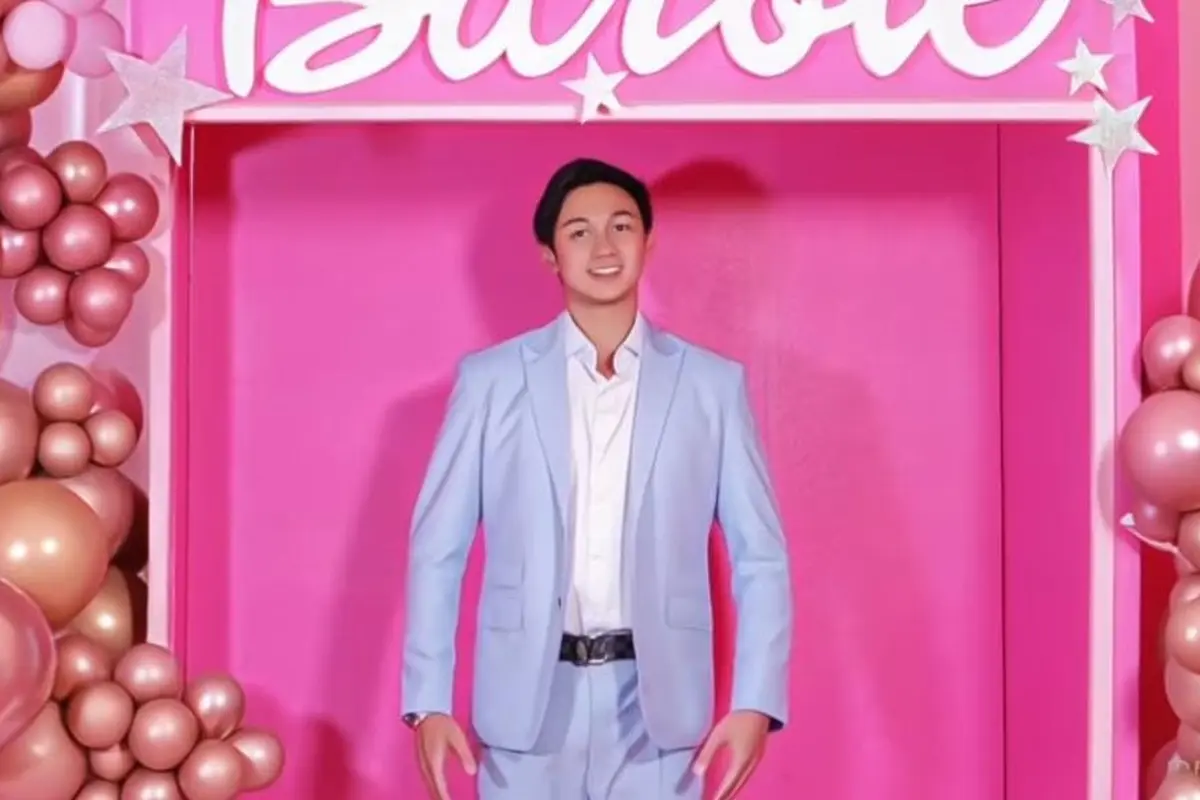 Caesar Hito Cosplay Jadi Barbie Ken