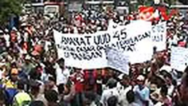 Demo Sengketa Tanah Warga dengan TNI AU