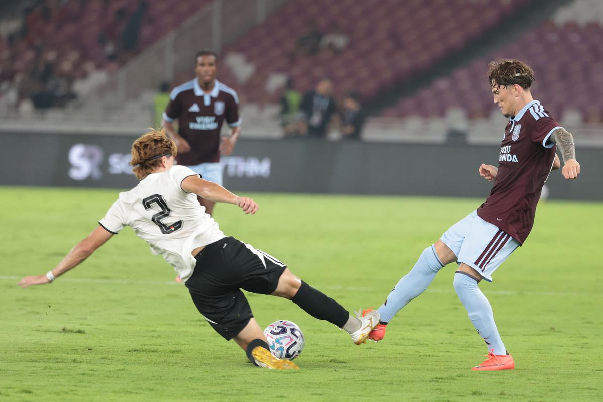 Aston Villa Tundukkan Indonesia All Stars