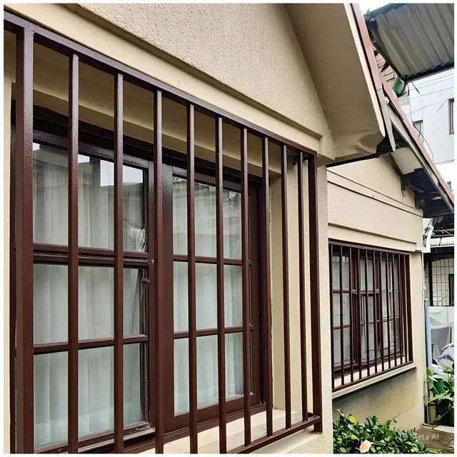 8 Ide Kombinasi Warna Teralis Jendela Estetik, Bikin Rumah Elegan dan Aman
