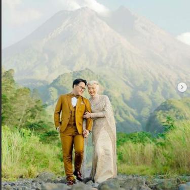 Danang D’Academy Foto Pre-Wedding di Gunung Merapi yang Berstatus Siaga