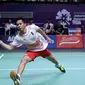 Ganda putra Indonesia, Fajar Alfian/Muhammad Rian Ardianto mengembalikan kok ke arah pemain China Zhang Nan/Liu Cheng pada final Beregu Putra Asian Games 2018 di Istora Kompleks GBK, Rabu (22/8). Indonesia kalah 1-3. (Liputan6.com/Helmi Fithriansyah)