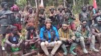 Kabar terbaru mengenai penyanderaan pilot maskapai Susi Air, Philips Mark Methrtens (37) yang dilakukan oleh Organisasi Papua Merdeka (OPM). Penyanderaan pilot Susi Air ini sudah berlangsung selama 4 pekan.