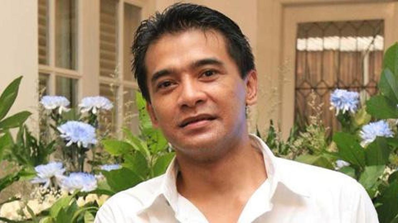 Jadi waria, Donny Damara sabet penghargaan
