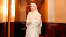 Dalam film tersebut, Natasha Rizky adu akting dengan sahabatnya, Citra Kirana. Tak hanya di dunia nyata saja, Natasha Rizky dan Citra Kirana berperan sebagai sepasang sahabat yang saling dukung di sinetron tersebut. Lantaran merupakan film comeback-nya setelah empat tahun, Natasha Rizky ungkap merasa grogi ketika syuting dan ada beberapa adegan yang diulang berkali-kali. (Liputan6.com/IG/@natasharizkynew)