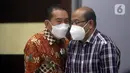 Terdakwa suap penghapusan nama terpidana perkara pengalihan hak tagih Bank Bali dari daftar red notice Polri Djoko Tjandra (kiri) saat menjalani sidang di PN Jakarta Timur, Jumat (11/12/2020). Djoko menyampaikan nota pembelaan atau pleidoi atas tuntutan JPU. (merdeka.com/Imam Buhori)