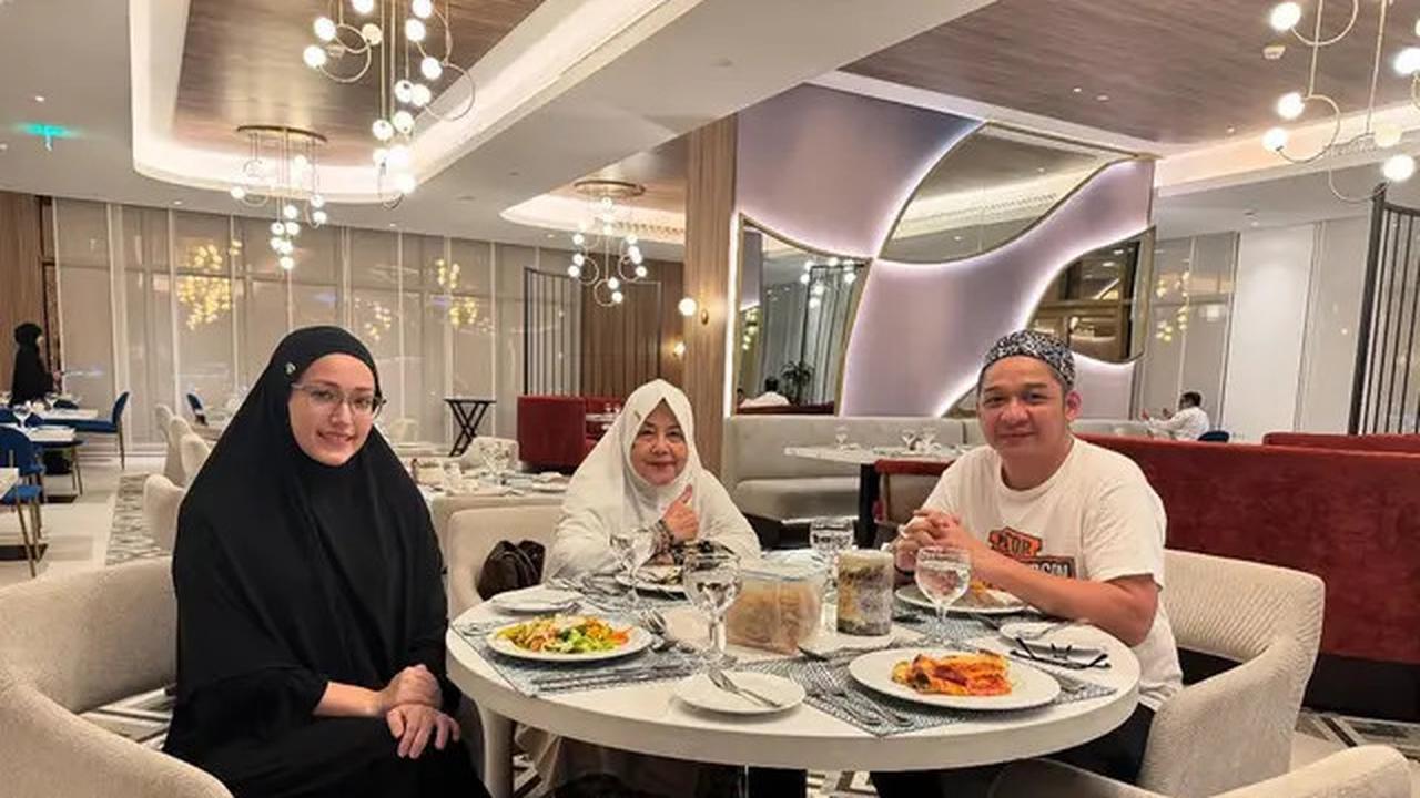Potret Kebersamaan Pasha Ungu dan Adelia Jalani Ibadah Haji di 2025, Penuh Kehangatan