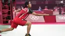 Tunggal putri Indonesia Gregoria Mariska Tunjung mengembalikan kok ke arah pebulu tangkis Thet Htar Thuzar pada laga perdana cabang bulu tangkis Grup M Olimpiade Tokyo 2020 di Musashino Forest Plaza, Minggu (25/7/2021). Gregoria Mariska menang 21-11 dan 21-8. (AP Photo/Markus Schreiber)