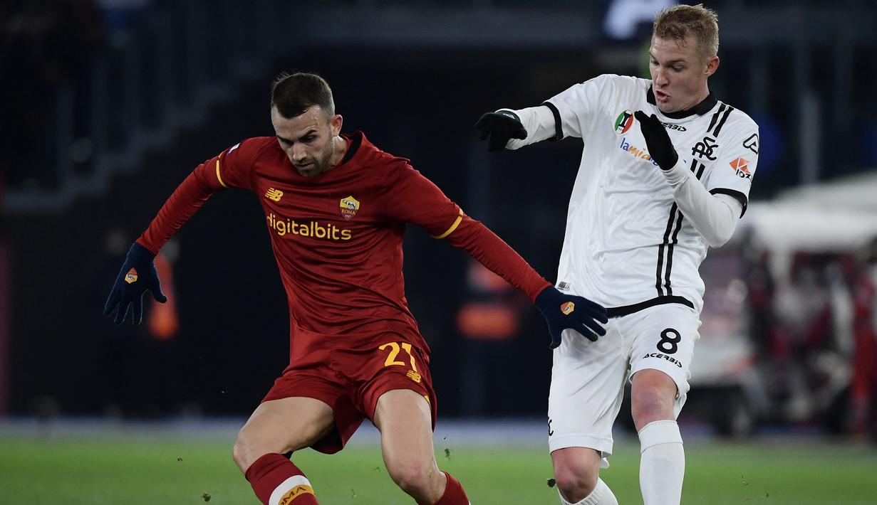 Viktor Kovalenko. Gelandang berusia 26 tahun ini merupakan milik Atalanta yang musim ini dipinjamkan ke Spezia di Liga Italia. Pemilik 32 caps bersama Timnas Ukraina ini telah tampil dalam 16 laga di semua ajang kompetisi dengan torehan 1 gol dan 3 assist. (AFP/Filippo Monteforte)