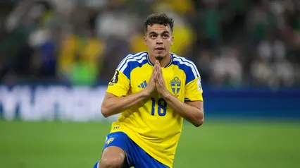 Pemain Swedia, Yasin Ayari, tidak melakukan selebrasi setelah mencetak gol ke gawang Tunisa pada laga Grup F Piala Dunia 2026 di Monterrey, Meksiko, Senin (15/6/2026). (AP Photo/Moises Castillo)