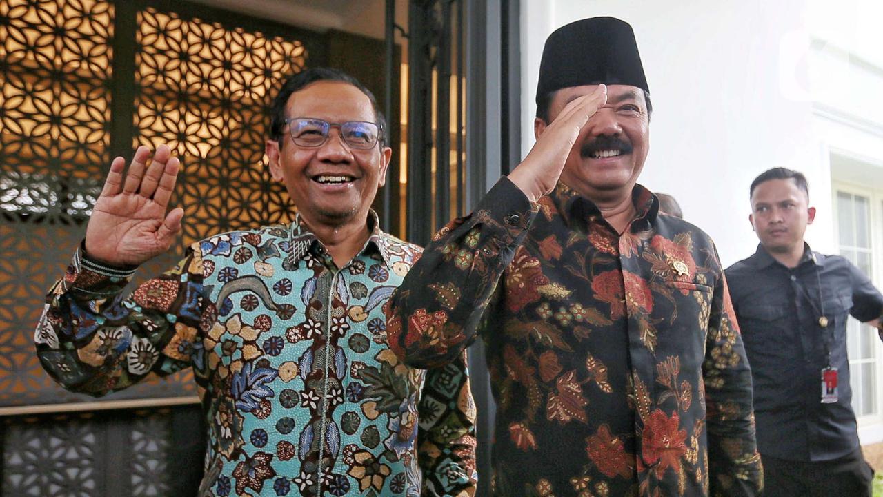 Menko Polhukam Hadi Tjahjanto Sambangi Kediaman Mahfud Md