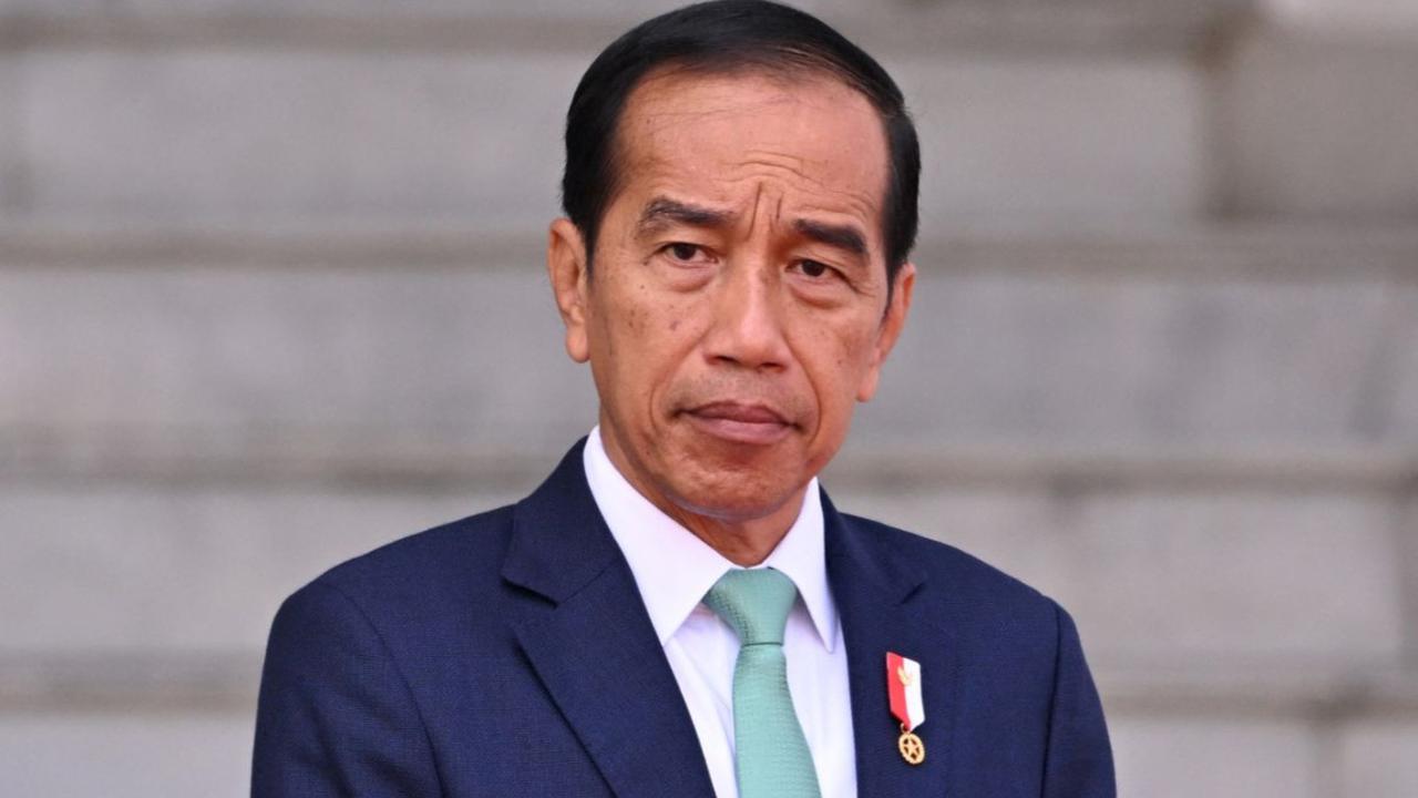 Kemudian, acara dilanjutkan dengan upacara penyambutan kenegaraan di mana lagu kebangsaan Indonesia dan Timor-Leste diperdengarkan.