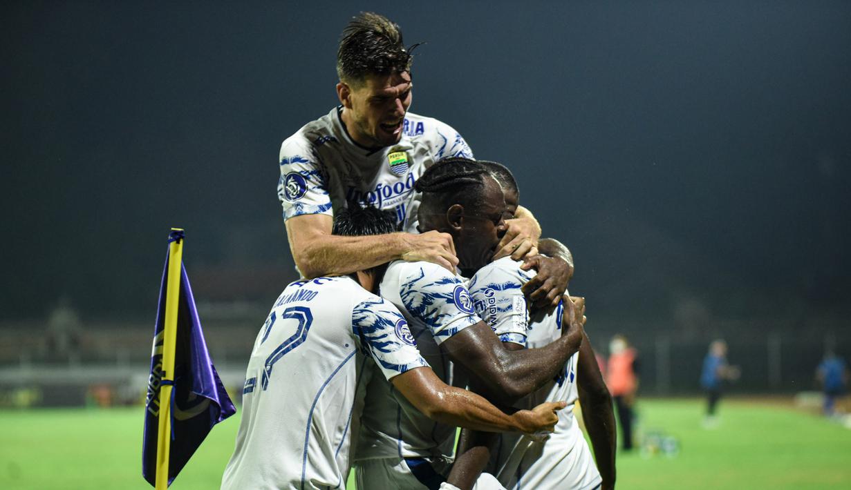 Dengan tambahan tiga poin, Persib menyamai koleksi poin Bali United yang memimpin klasemen sementara BRI Liga 1 dengan 63 poin, sedangkan Arema di urutan ketiga dengan 58 poin. (Dok. Persib)