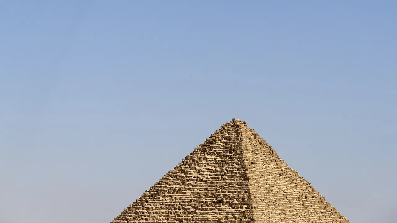 Piramida Menkaure di Giza Pyramids Necropolis, Mesir. (Mahmoud Khaled/AFP)