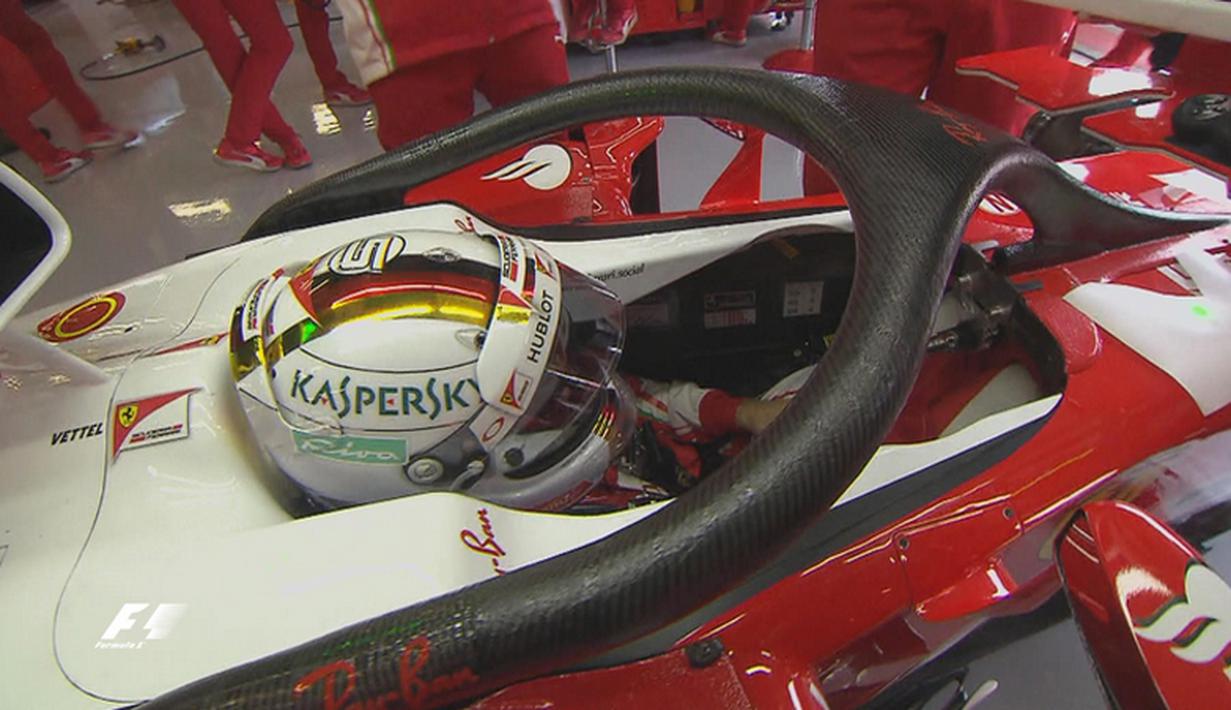 Pebalap Ferrari, Sebastian Vettel, dengan pengaman Halo yang terpasang di mobilnya saat latihan bebas pertama F1 GP Inggris di Sirkuit Silverstone, Inggris, Jumat (8/7/2016). (Bola.com/Twitter/F1)