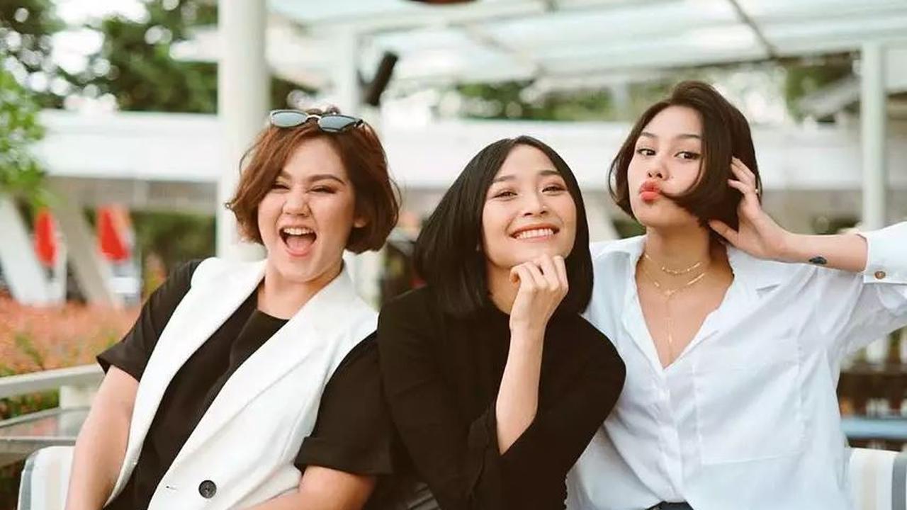 Kedekatan Tak Terduga, Artis dan Iparnya yang Selalu Kompak