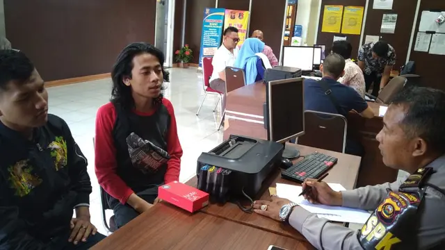 Demi Beli Sebungkus Nasi, Kakek Asal Palembang Nekat Curi Sepatu Anak Kos