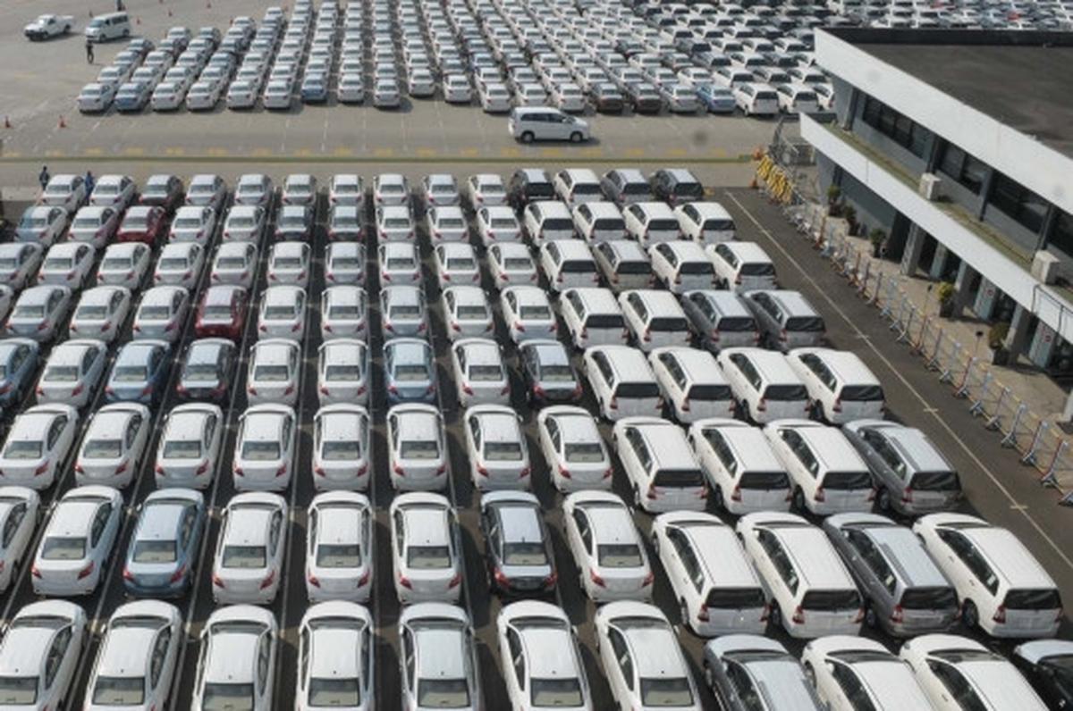 Pertengahan 2015, penjualan mobil di Indonesia menurun