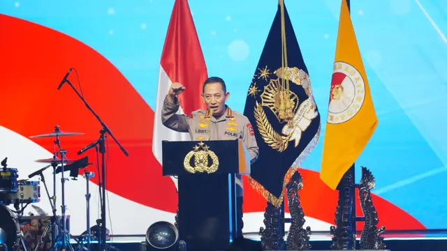 Foto: Kapolri Beri Penghargaan kepada Atlet Polri dan Non-Polisi yang Berprestasi di SEA Games 2025