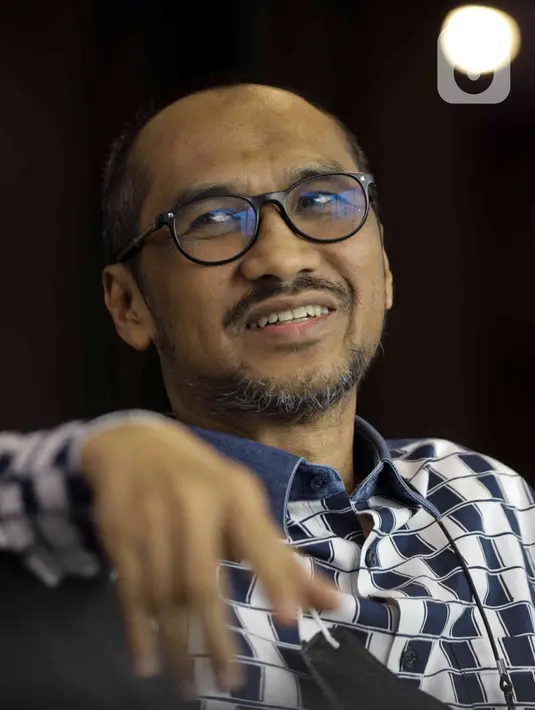 Mantan Ketua Komisi Pemberantasan Korupsi (KPK) dan Dewan Pembina ASA Indonesia, Abraham Samad saat meluncurkan website Cek Pemilu di Kantor ASA Indonesia, Jakarta, Selasa (20/12/2022). ASA Indonesia sebagai lembaga yang konsen terhadap isu antikorupsi, HAM, dan perkuatan demokrasi meluncurkan website Cek Pemilu sebagai platform pengecekan reputasi seseorang yang akan maju pada Pemilu 2024. (Liputan6.com/Herman Zakharia)