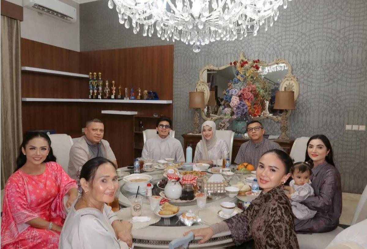 Aurel Hermansyah Rayakan Buka Puasa Bersama Krisdayanti dan Ashanty, Ini Momen Keakrabannya!