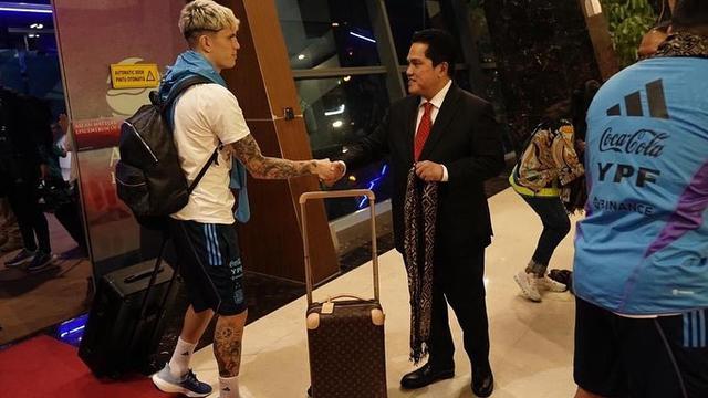 Ketum PSSI Erick Thohir Sambut Langsung Kedatangan Argentina