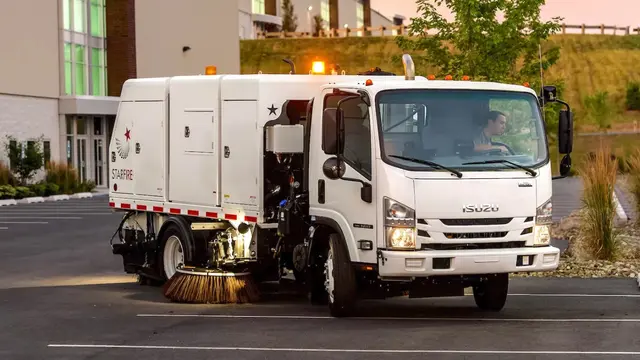 Truk Listrik Isuzu NRR-EV Mulai Diproduksi Massal (electrek)