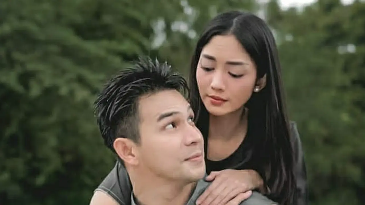 Kerap Main Sinetron Bareng, Ini 6 Kebersamaan Jonathan Frizzy dan Ririn Dwi Ariyanti