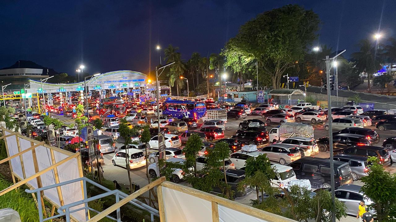 Potret Terkini Pelabuhan Bakauheni, Macet Arus Balik hingga Bahu Jalan Tol Trans Sumatera.