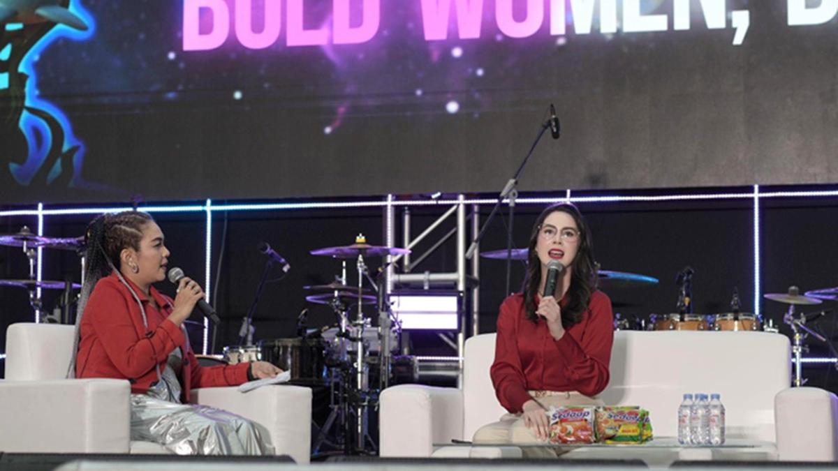 Seru &amp; Penuh Insight! Arumi Bachsin Dorong Woman Empowerment dalam Sesi Talkshow di Come See Mie Fest 2025 Surabaya